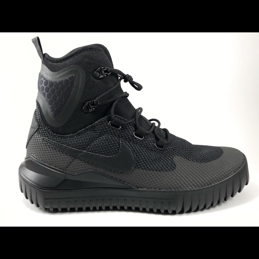 Nike Air Wild Mid Hiking Boots Size: Men’s 8